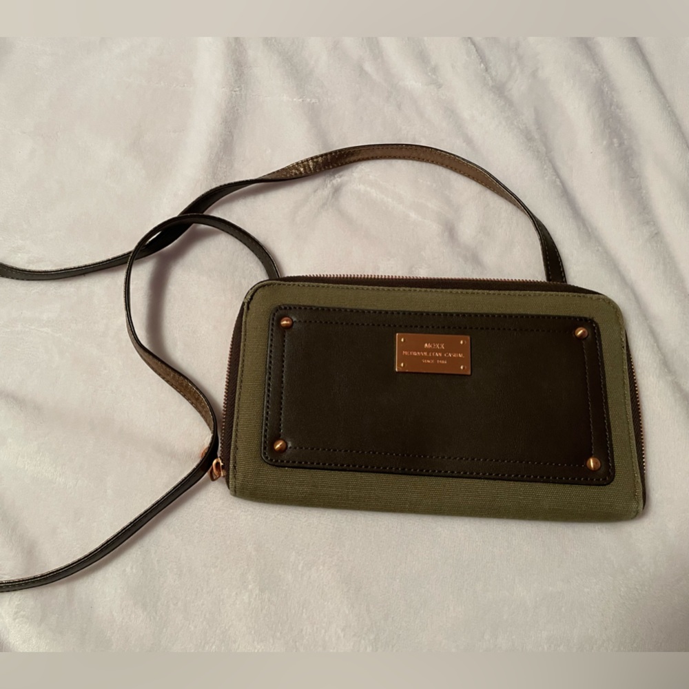 Mexx Crossbody Clutch.